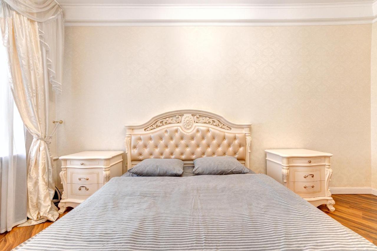 Apartments With 3 Rooms Near Palace Ukraine Kyiv Exterior photo