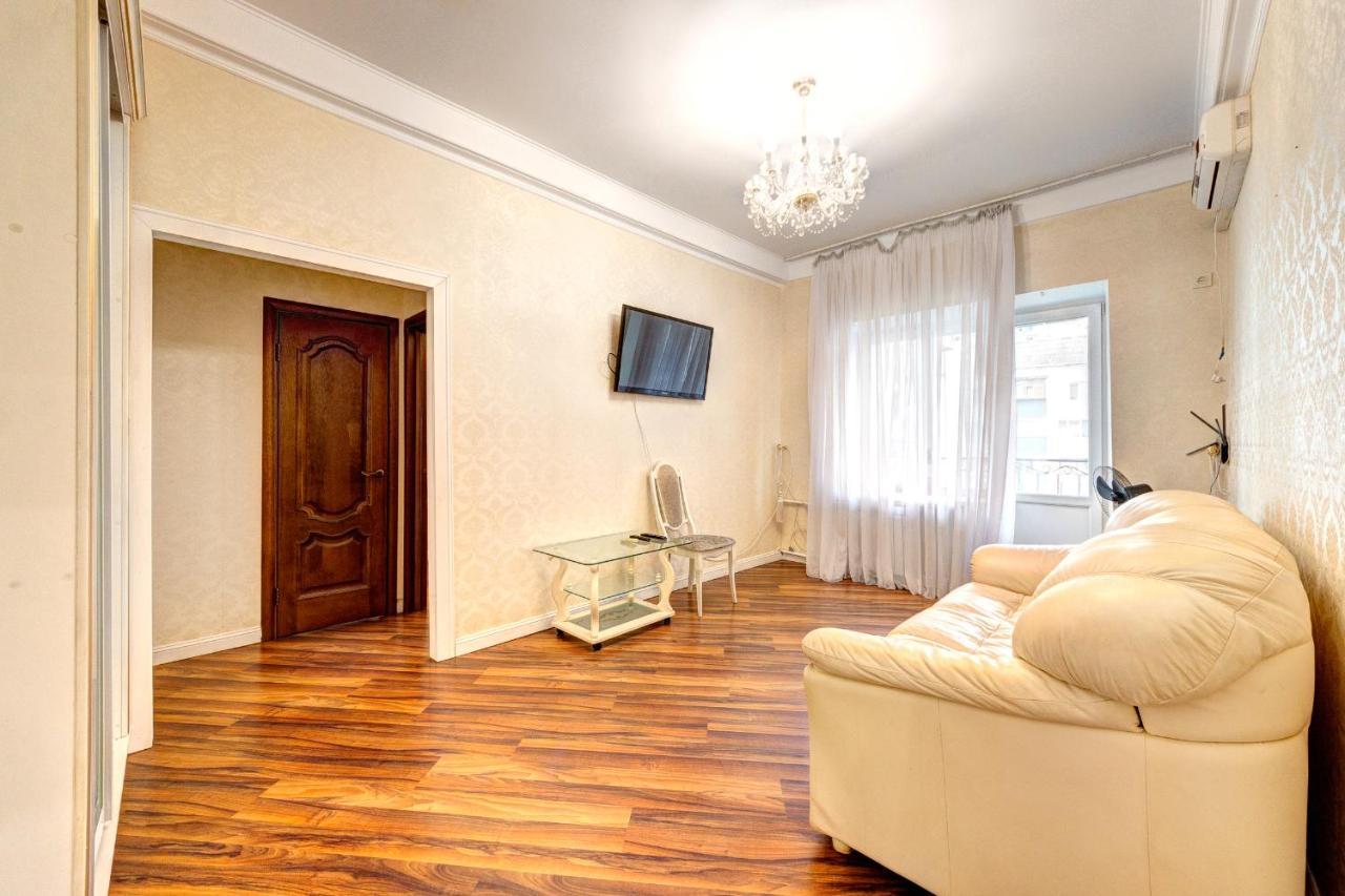 Apartments With 3 Rooms Near Palace Ukraine Kyiv Exterior photo
