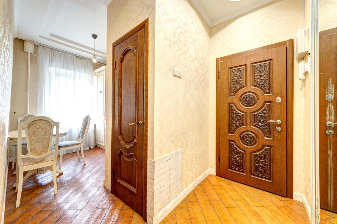 Apartments With 3 Rooms Near Palace Ukraine Kyiv Exterior photo