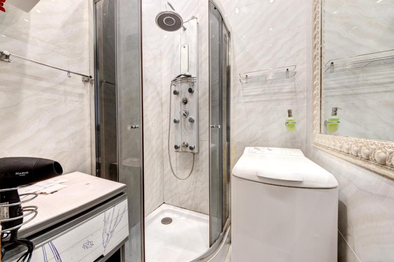 Apartments With 3 Rooms Near Palace Ukraine Kyiv Exterior photo