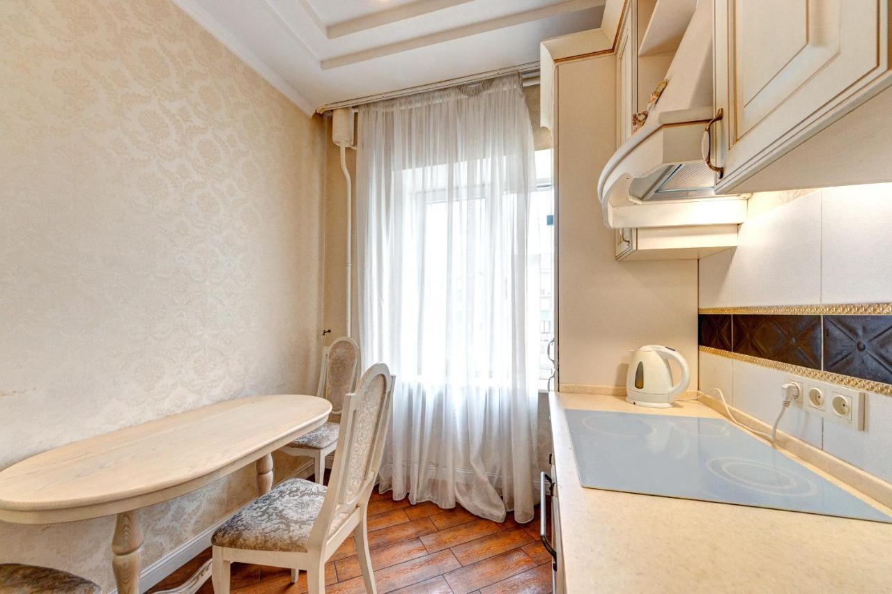 Apartments With 3 Rooms Near Palace Ukraine Kyiv Exterior photo