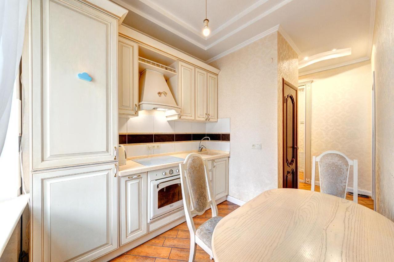 Apartments With 3 Rooms Near Palace Ukraine Kyiv Exterior photo