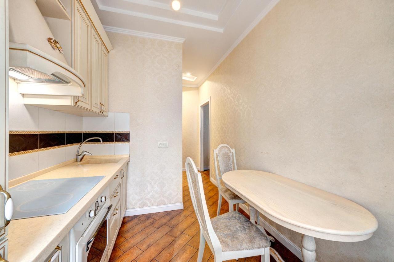 Apartments With 3 Rooms Near Palace Ukraine Kyiv Exterior photo